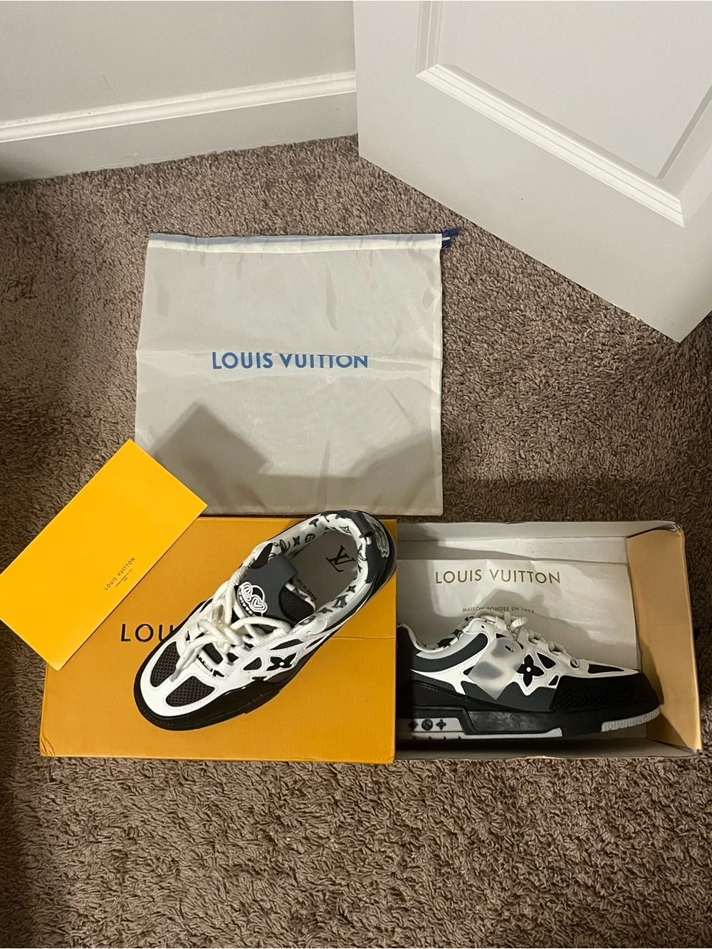 Louis Vuitton Kids Grey & White Low-Top Sneakers size 9